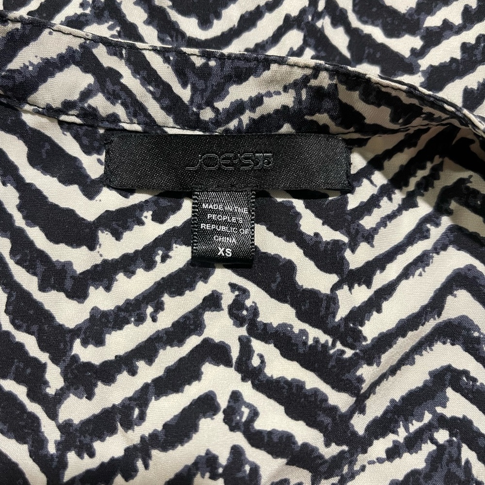 Joe’s Jeans Silk Animal Chevron Print Long Sleeved Button Up Blouse Sz XS Summer - Picture 12 of 13